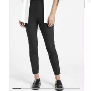 Preowned EUC Athleta Stellar Tight Black Pants Size 10